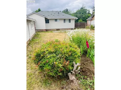 152 W C St, Springfield, OR 97477 photo 8