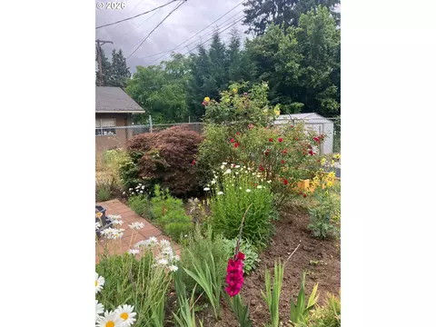 152 W C St, Springfield, OR 97477 photo 10