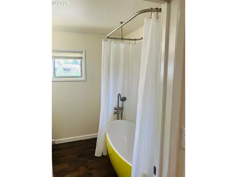 152 W C St, Springfield, OR 97477 photo 39