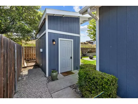 Exterior - 1710 SW 3rd St, Pendleton, OR 97801 photo 8 of 12