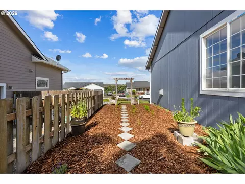 Exterior - 1710 SW 3rd St, Pendleton, OR 97801 photo 10 of 12