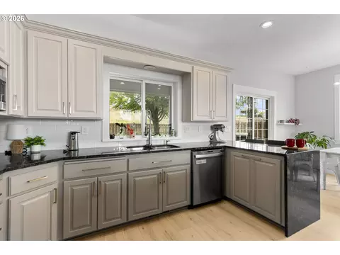 Kitchen - 1710 SW 3rd St, Pendleton, OR 97801 photo 4 of 5