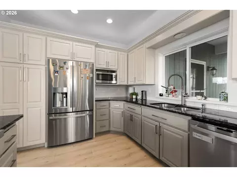 Kitchen - 1710 SW 3rd St, Pendleton, OR 97801 photo 3 of 5