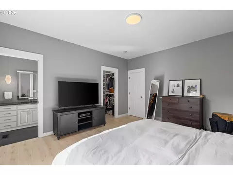 Bedroom - 1710 SW 3rd St, Pendleton, OR 97801 photo 3 of 6