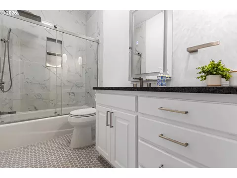 Bath - 1710 SW 3rd St, Pendleton, OR 97801 photo 3 of 5