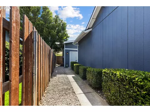 Exterior - 1710 SW 3rd St, Pendleton, OR 97801 photo 9 of 12