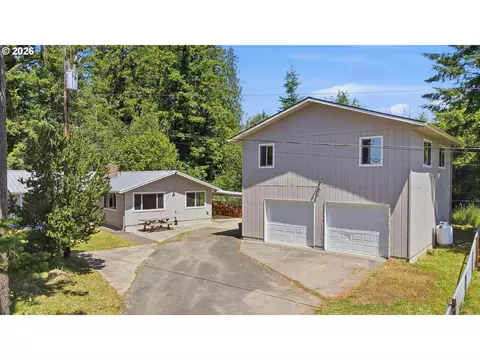 1991 Hazel St, Myrtle Point, OR 97458