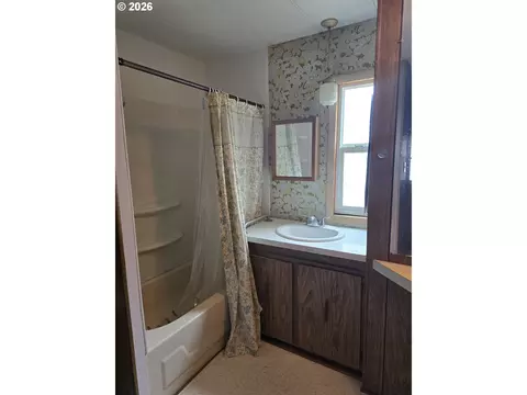 Bath - 1125 58th St #19, Springfield, OR 97478 photo 1 of 2
