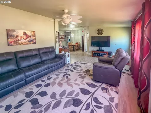 Living - 545 E 4th Ave, Riddle, OR 97469 photo 1 of 1