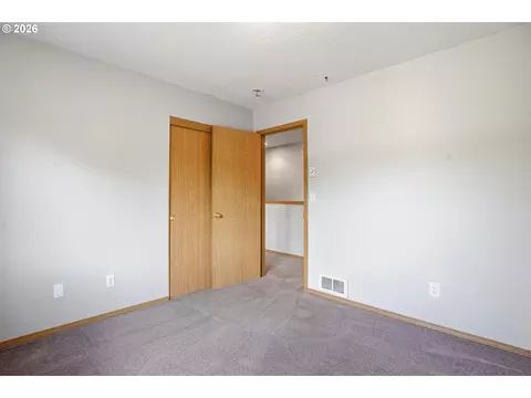 Bedroom - 231 SElliott Ave, Gresham, OR 97080 photo 3 of 7