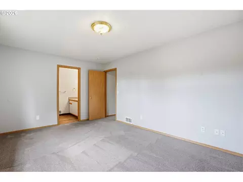 Bedroom - 231 SElliott Ave, Gresham, OR 97080 photo 6 of 7