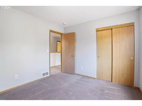 Bedroom - 231 SElliott Ave, Gresham, OR 97080 photo 1 of 7