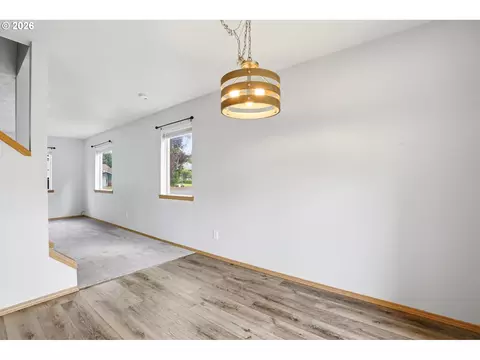 Living - 231 SElliott Ave, Gresham, OR 97080 photo 2 of 4