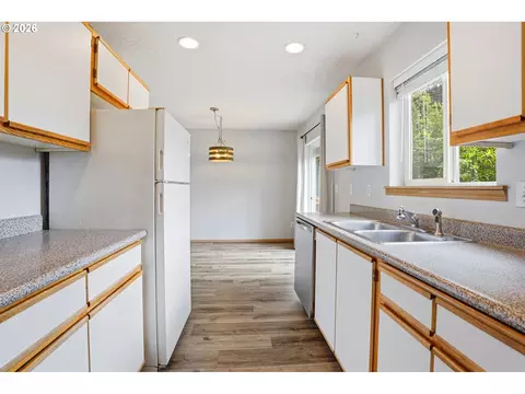 Kitchen - 231 SElliott Ave, Gresham, OR 97080 photo 1 of 3