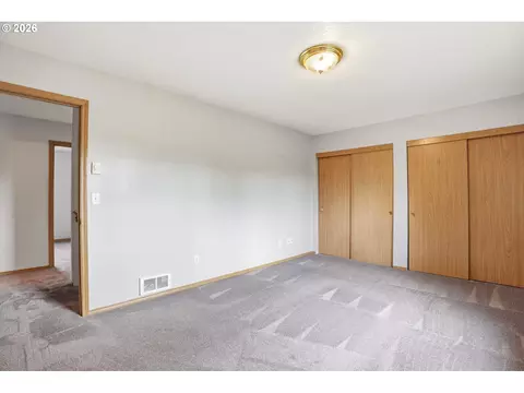 Bedroom - 231 SElliott Ave, Gresham, OR 97080 photo 7 of 7