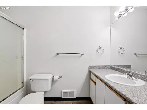 Bath - 231 SElliott Ave, Gresham, OR 97080 photo 2 of 2