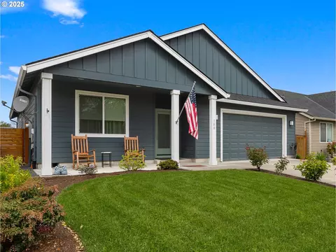 160 N Hezzie Ln, Molalla, OR 97038