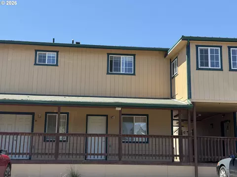 51 SW Brantley Dr, Winston, OR 97496