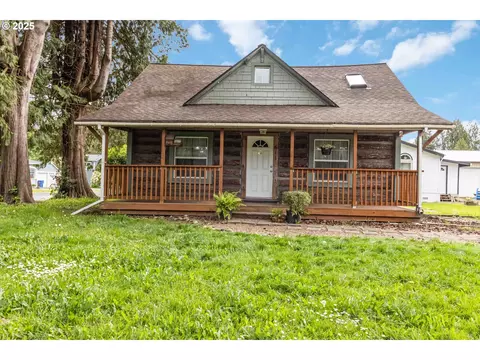 611 NE Pioneer Ave, Castle Rock, WA 98611