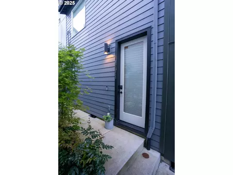 12071 SE Oak St #12, Portland, OR 97216