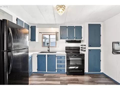 Kitchen - 3998 Franklin Blvd #12, Eugene, OR 97403 photo 2 of 2