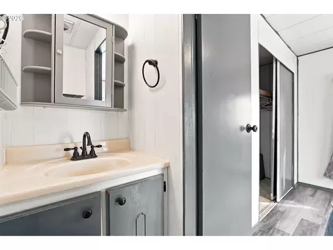 Bath - 3998 Franklin Blvd #12, Eugene, OR 97403 photo 1 of 1
