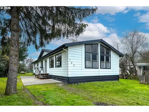 102 Molalla Ct, Roseburg, OR 97470