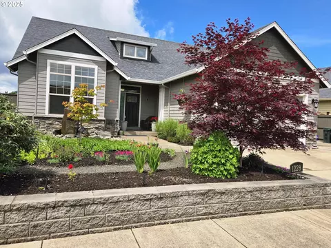 1228 S 40th Pl, Springfield, OR 97478