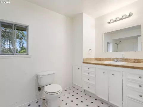 Bath - 5535 SE 302nd Ave, Gresham, OR 97080 photo 1 of 4