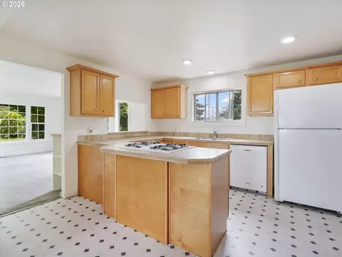 Kitchen - 5535 SE 302nd Ave, Gresham, OR 97080 photo 1 of 4