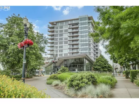 1920 S River Dr #E 804, Portland, OR 97201