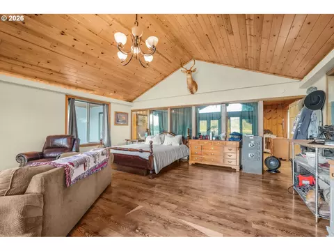 Bedroom - 27424 SEagle Creek Rd, Estacada, OR 97023 photo 1 of 2