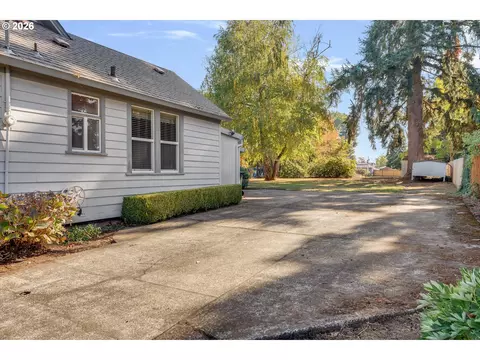 Exterior - 301 SW 3rd Ave, Canby, OR 97013 photo 5 of 12