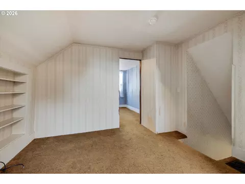 Bedroom - 301 SW 3rd Ave, Canby, OR 97013 photo 8 of 10