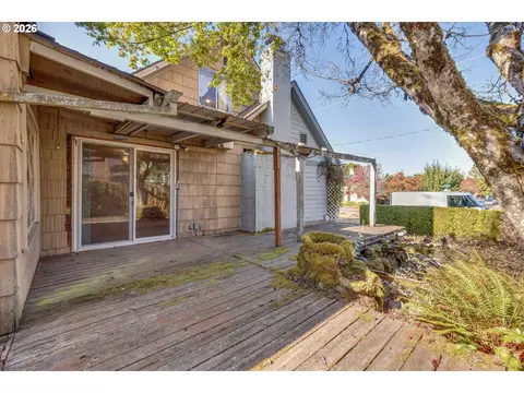 Exterior - 301 SW 3rd Ave, Canby, OR 97013 photo 7 of 12