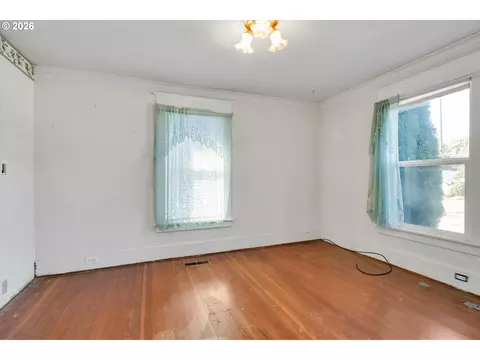 Bedroom - 301 SW 3rd Ave, Canby, OR 97013 photo 1 of 10