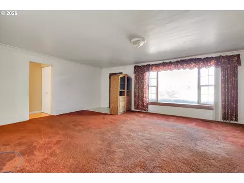 Living - 301 SW 3rd Ave, Canby, OR 97013 photo 3 of 5