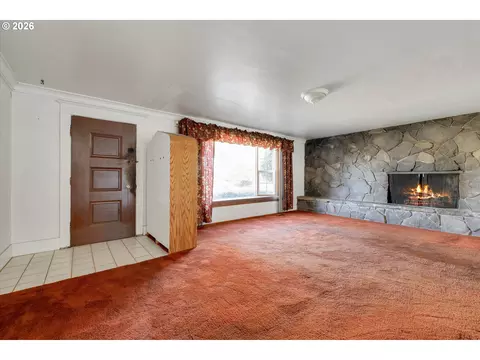 Living - 301 SW 3rd Ave, Canby, OR 97013 photo 1 of 5