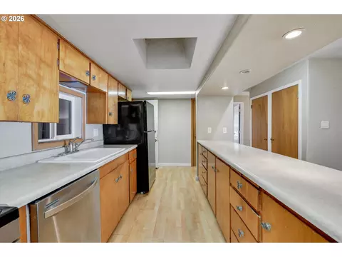 Kitchen - 301 SW 3rd Ave, Canby, OR 97013 photo 3 of 4