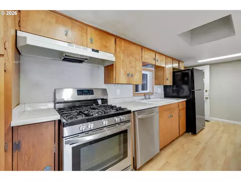 Kitchen - 301 SW 3rd Ave, Canby, OR 97013 photo 2 of 4
