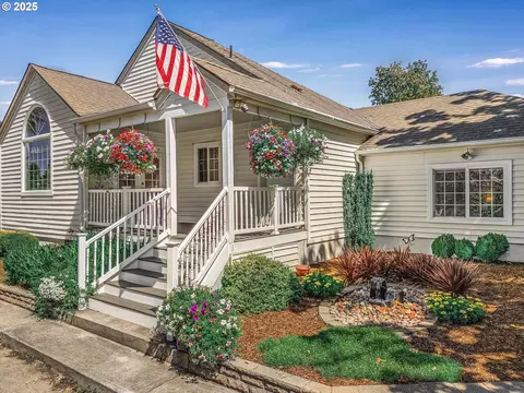 15714 SE Oatfield Rd, Milwaukie, OR 97267