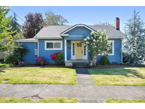 220 Adams Ave, Silverton, OR 97381
