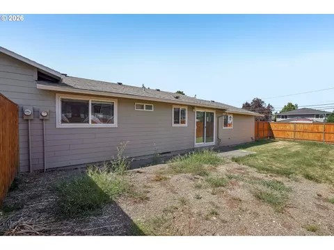 Exterior - 3305 NE 15th St, Gresham, OR 97030 photo 6 of 6