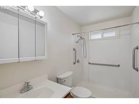 Bath - 3305 NE 15th St, Gresham, OR 97030 photo 2 of 3