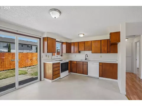Kitchen - 3305 NE 15th St, Gresham, OR 97030 photo 2 of 6