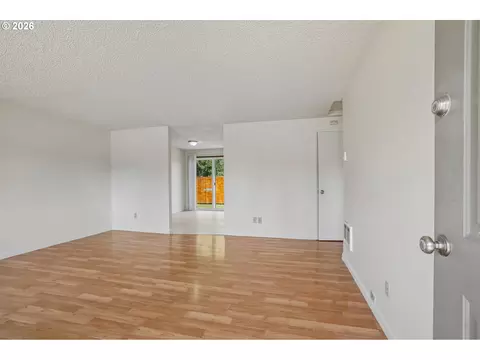 Living - 3305 NE 15th St, Gresham, OR 97030 photo 1 of 6