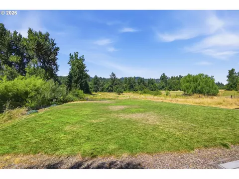 Exterior - 2833 20th St, Springfield, OR 97477 photo 6 of 13