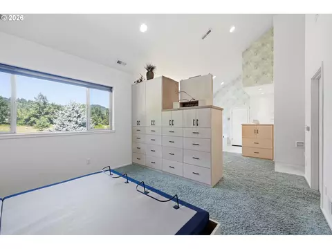 Bedroom - 2833 20th St, Springfield, OR 97477 photo 2 of 4
