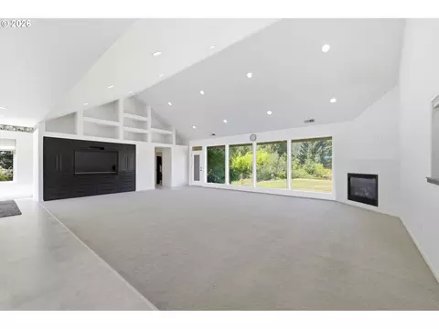 Living - 2833 20th St, Springfield, OR 97477 photo 1 of 4