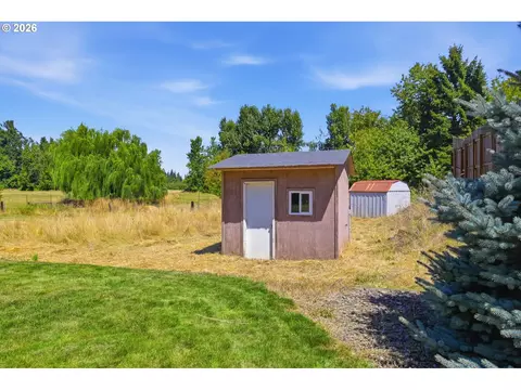 Exterior - 2833 20th St, Springfield, OR 97477 photo 9 of 13